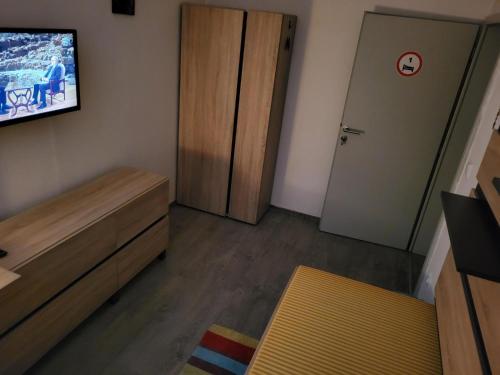 Single Room with Shared Shower and Toilet