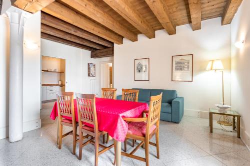 GuestHost - Molino Stucky Residence Burchiello Suite