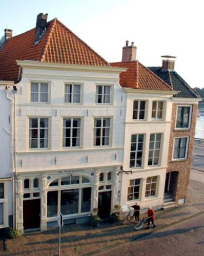 Hotel de Vischpoorte, hartje Deventer en aan de IJssel, Deventer bei Wichmond