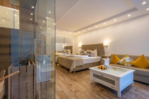 Deluxe Suite with Spa Bath
