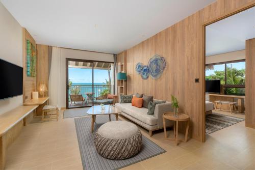 398339306 Holiday Inn Resort Samui Bophut Beach by IHG