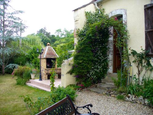 Maison de 2 chambres avec jardin clos et wifi a Villeuneuve sur Yonne