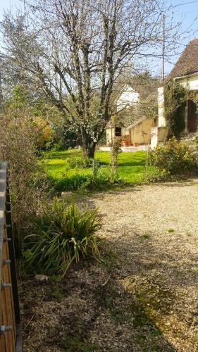 Maison de 2 chambres avec jardin clos et wifi a Villeuneuve sur Yonne