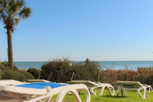 Schooner II Beach and Racquet Club