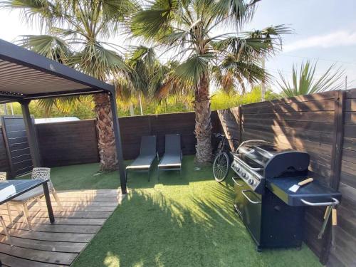 STUDIO LUXE 600M PLAGE AVEC SPA POUR 4 PERS near La Taverne du Troll a Agde