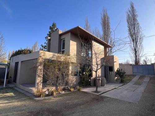 Casa La Jarilla, con jardín y piscina en Vistalba