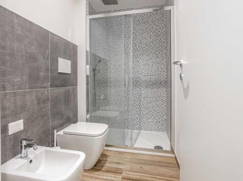 Sunlit 1 Bedroom Apt Via Pirelli Room Type - One-Bedroom Apartment