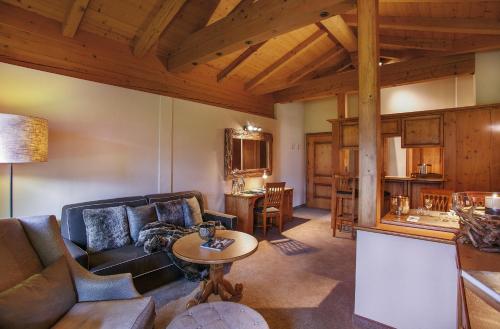 Superior One-Bedroom Apartment with Balcony