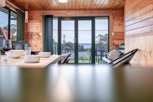 The Boathouse - Freycinet Holiday Houses