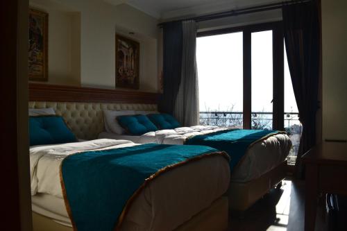 Triple Room with Sea View image 5