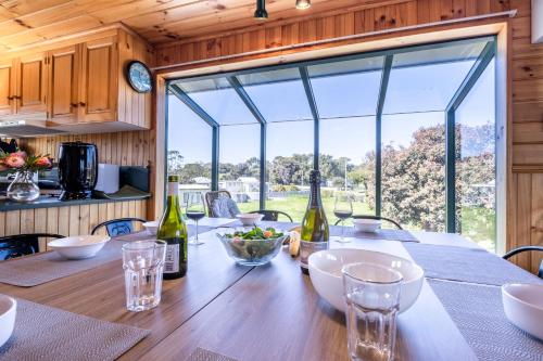 The Boathouse - Freycinet Holiday Houses