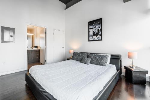 Heaven on Hollywood Furnished Apartments - image 12