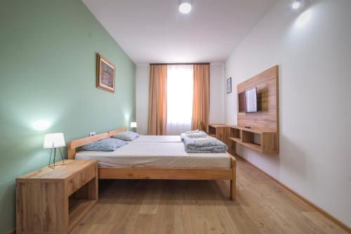 Iekārtas, Zoe Pirot in Pirot