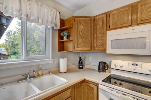 Anchorage Retreat Less Than 5 Mi to Hilltop Ski Area!