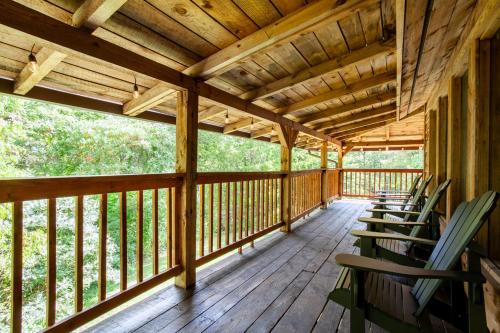 Forest Home Hot Tub Fire Pit Pool Table in Pigeon Forge, USA