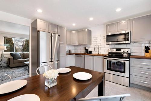 Trendy New Hideout in the Heart of the City - image 10