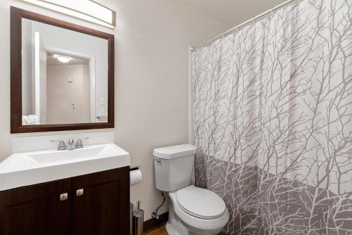 Urban Oasis Near Old Town & PVH - Dog Friendly! in Fort Collins, USA