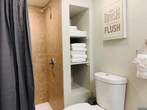 Inviting Bungalow Next to UNC - Free Cruiser Bikes Inviting Bungalow Next to UNC - Free Cruiser Bikes