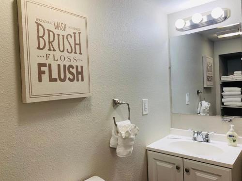 Inviting Bungalow Next to UNC - Free Cruiser Bikes Inviting Bungalow Next to UNC - Free Cruiser Bikes