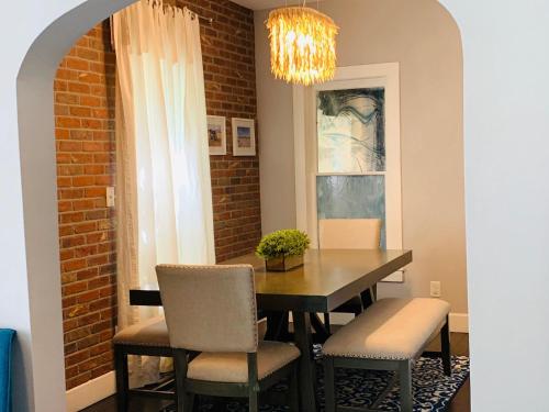 The Cottage! Chic Bungalow near Old Town Square! in Fort Collins, USA