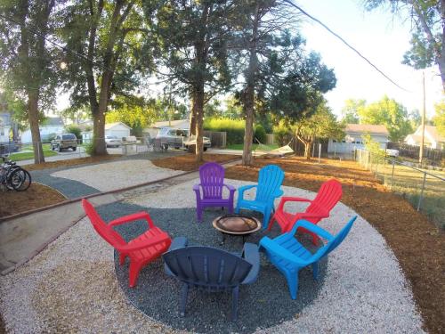 Close to UNC with Great Yard, Firepit & Free Bikes! Close to UNC with Great Yard, Firepit & Free Bikes!