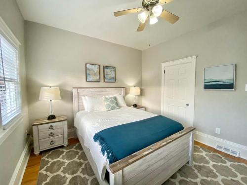 Stunning Bungalow next to UNC - Free Cruiser Bikes! - image 6
