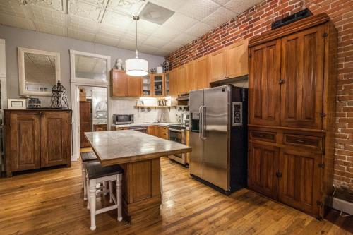 Elegant Loft-Style Retreat in Old Firehouse Alley