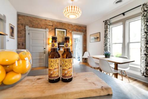 Lola House! Cozy Comfort, Prime Old Town Location in Old Town