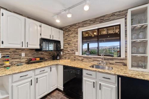 Outstanding Home with Incredible Views - image 7