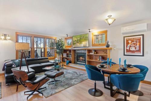 Sleek Condo - Near Park, Poudre River and Old Town in Fort Collins, USA