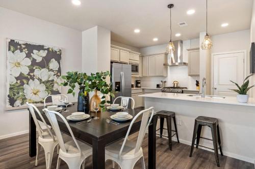 Modern Farmhouse Townhome - Great Central Location in Fort Collins, USA