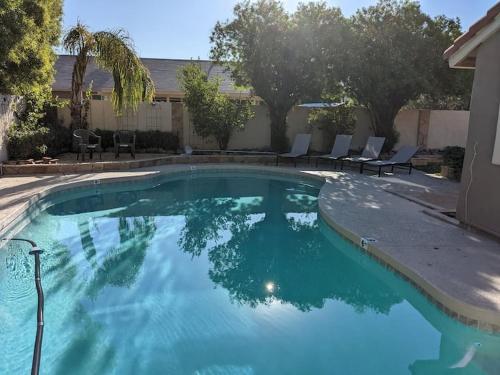 Heated Pool - Spacious, Cheerful Home 5br/3bath, Chandler (photo 2)