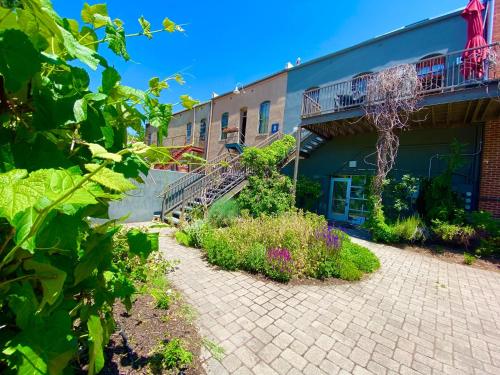 The Penthouse Loft in the Heart of Old Town! in Fort Collins, USA