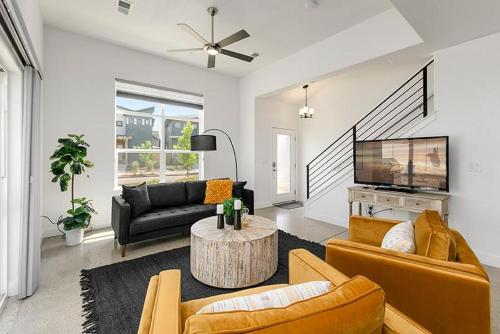 Gorgeous Townhome Steps from the Brewery District! in Fort Collins, USA