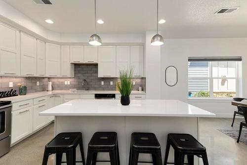Gorgeous Townhome Steps from the Brewery District! in Fort Collins, USA