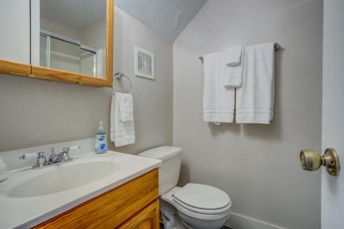 Bathroom, 5BR Monument Charm Close To Hiking & Wedding Venue in Woodmoor (CO)