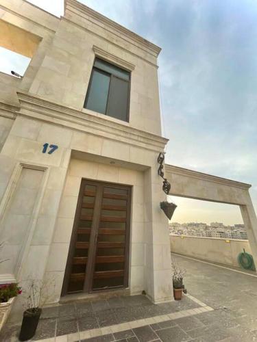 Contemporary Semi Villa Apartment with Private Entrance in Khalda - image 11