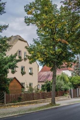 外部景觀, Pension Muldental Großbothen in 格里馬