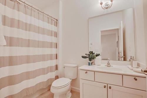 Luxury 7 bedroom home 10 minutes from Disney - image 2