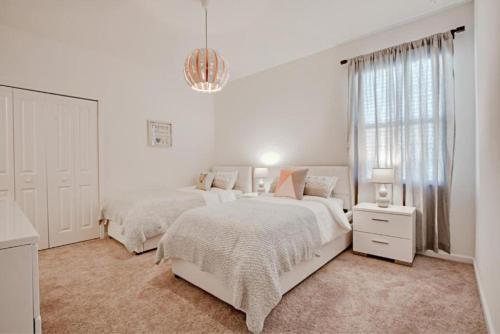 Luxury 7 bedroom home 10 minutes from Disney - image 12