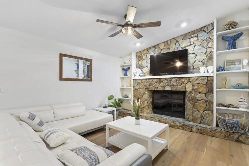 Spacious & Sunny Family Gem - Heated Pool, Firepit and Game Room, Largo (foto 4)