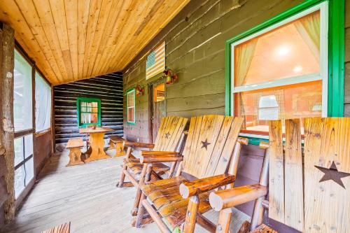 Minervas Log Cabin Gem in Minerva, USA