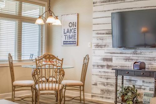 The View -Unit 317 in Huddleston, USA