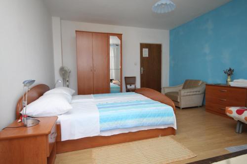 Triple Room Pasman 8223a - image 14