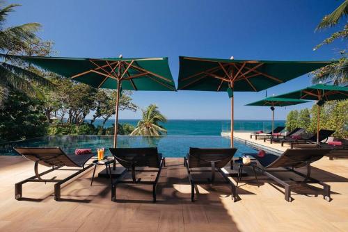 Villa Sunyata - Phuket Oceanfront 8-Bedroom Luxury Villa - 5-Minute Walk to Kata Beach