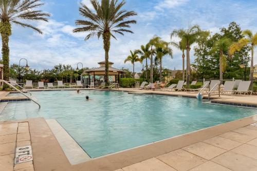 Cozy apartment only miles from Disney community pool and Jacuzzii - 숙소 외관