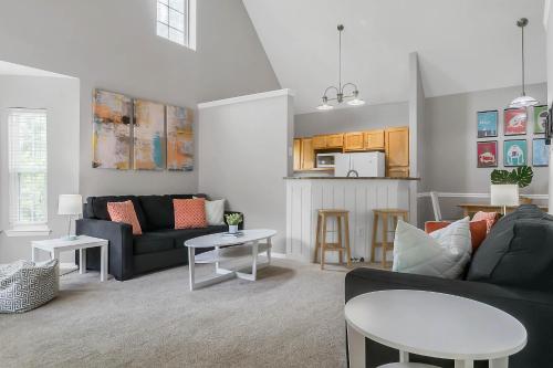 Cozy apartment only miles from Disney community pool and Jacuzzii - 숙소 외관