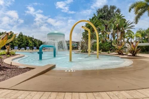 Cozy apartment only miles from Disney community pool and Jacuzzii - 숙소 외관