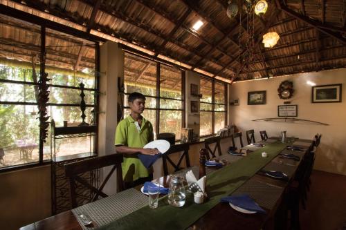 Étterem, Grassroots Wayanad, Valley-View Tents in Padinjarathara