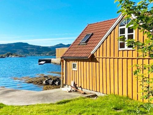 ทัศนียภาพภายนอกโรงแรม, 4 person holiday home in MÅLØY-By Traum (4 person holiday home in MALØY-By Traum) in มาลอย